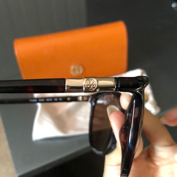 Tory Burch sunglasses - Picture 2 of 7